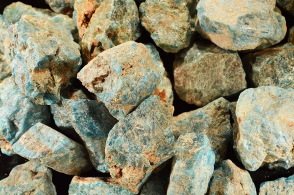 BLUE APATITE 2 3/4" 4-7 Oz Raw Rock Mineral Throat Chakra Crystal Stone Natural Specimen - Image 3